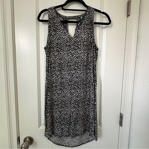 Old Navy Black and White Summer Dress - Small